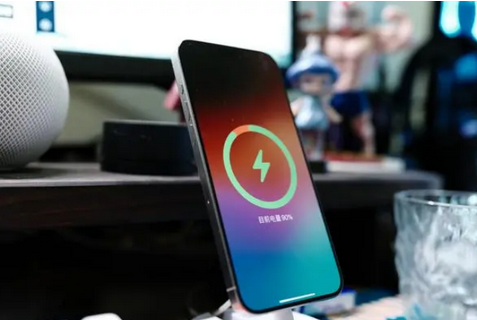 德州苹果15换屏服务分享用什么充电器给iPhone15充电更好 
